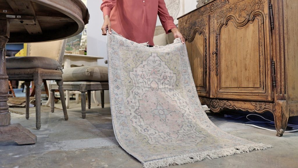 Amitha Verma adds lightweight throw rugs into every season French country decor home designs to add warmth into a seating area. 